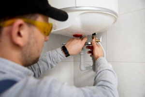 Call Lubbock plumbers for urgent water heater repairs Call Lubbock plumbers for urgent water heater repairs